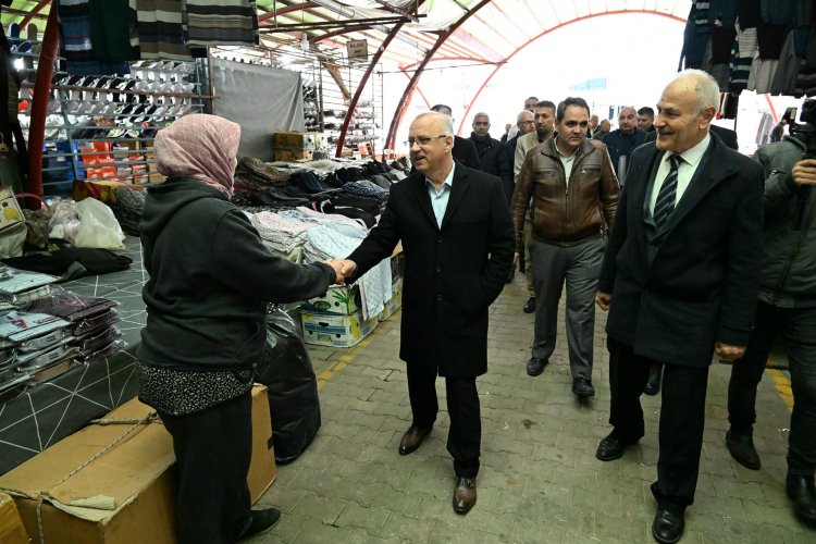 Cumhur İttifakı Salihli Belediye Başkan Adayı Zeki Kayda, Pazar Pazaryerinde esnafları ziyaret etti