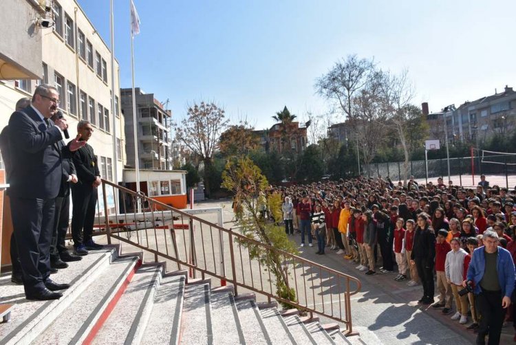 Kaymakam SAĞLAM'dan Öğrencilerle Deprem Tahliye Tatbikatı