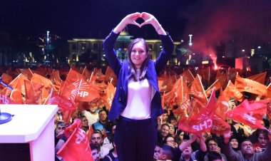 Manisa'nın İlk Kadın Belediye Başkanı CHP'li Gülşah Durbay